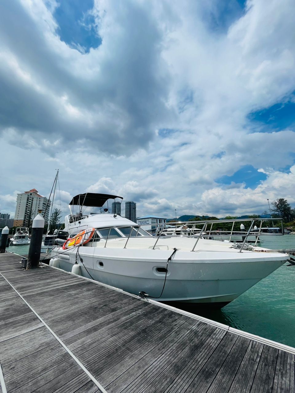 VANARA CHARTER & CRUISE — Environment, Straits quay Marina, 10470 Tanjong tokong, Pulau Pinang, Pulau Pinang