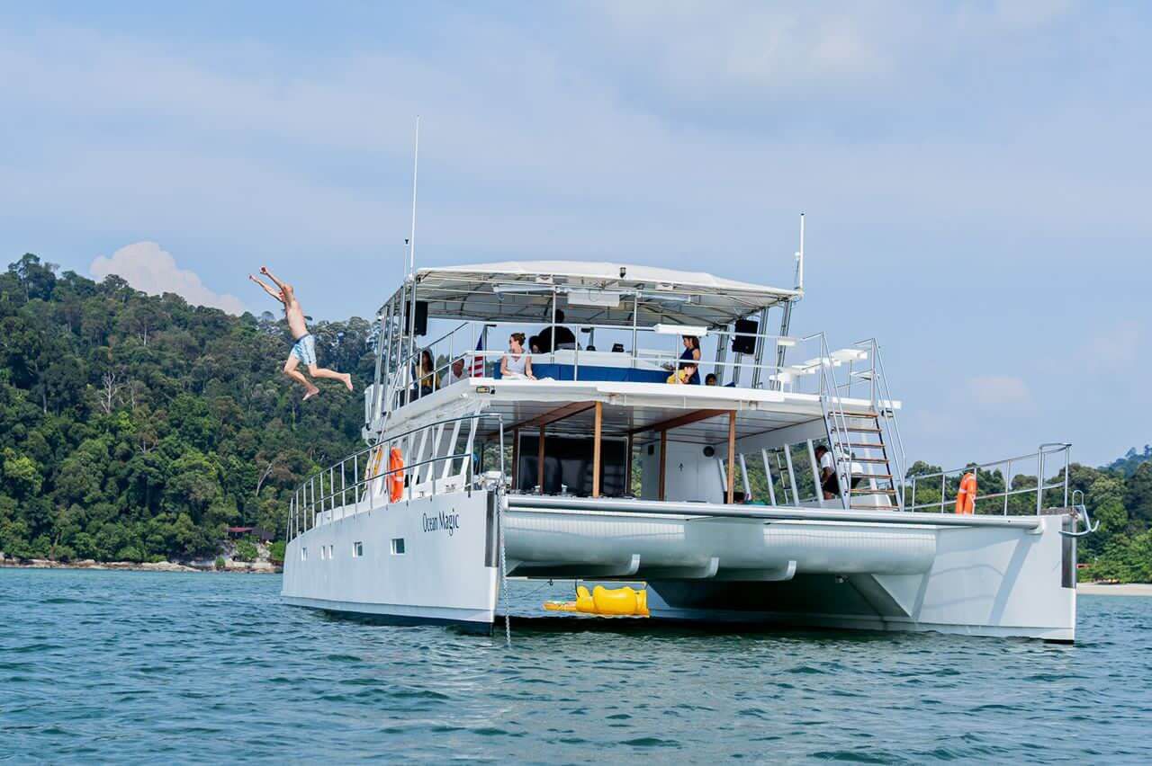 VANARA CHARTER & CRUISE — Environment, Straits quay Marina, 10470 Tanjong tokong, Pulau Pinang, Pulau Pinang