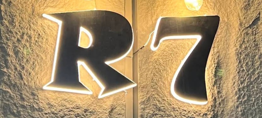 R7 RESTAURANT & BAR