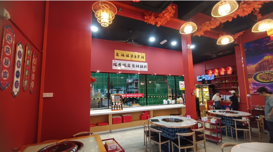 东北雪乡铁锅炖 Xue Xiang iron Pot Sdn.Bhd.东北妞烧烤 — Environment, Simpang Ampat, Pulau Pinang