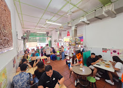 PENANG ROAD FAMOUS JIN KOR CHAR KUEY TEOW 檳榔律驰名仁哥炒粿條 — Environment, George Town, Pulau Pinang