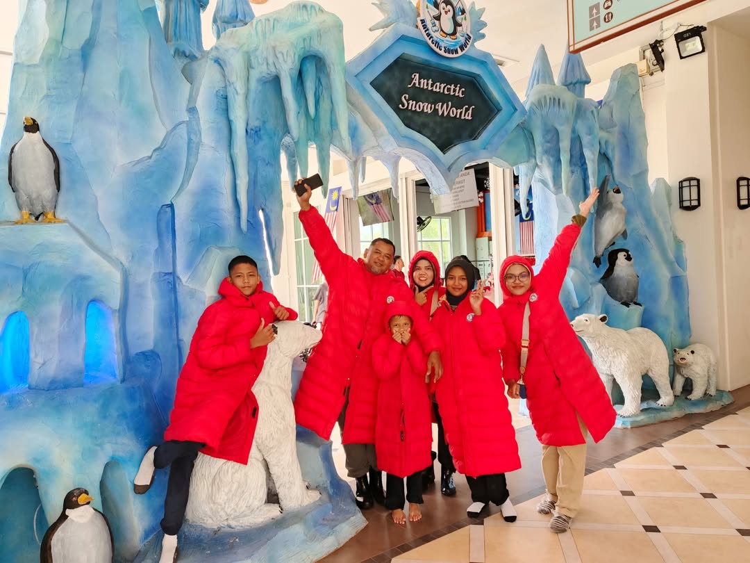 Antarctic Snow World — Environment, Tanjung Tokong, Pulau Pinang