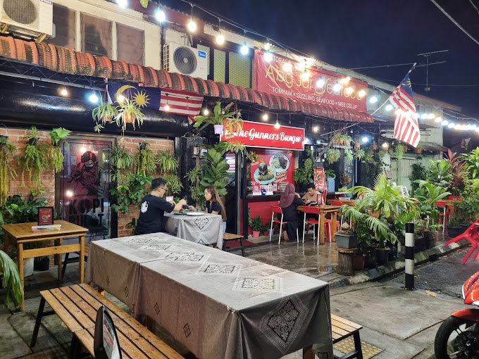 The Gunners Burger & Cafe — Environment, George Town, Pulau Pinang
