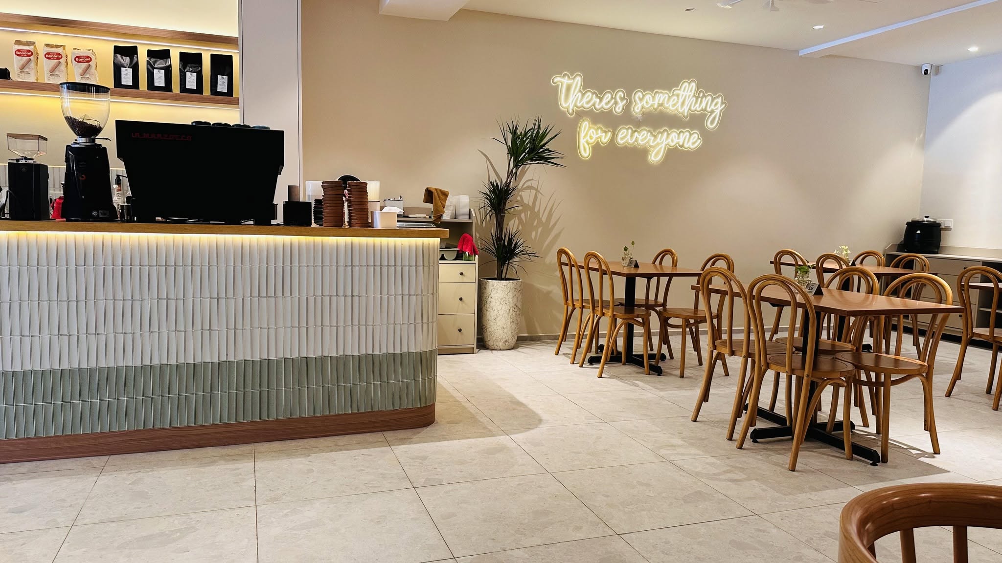 OLIVIA’S RESTAURANT — Environment, Jelutong, Pulau Pinang