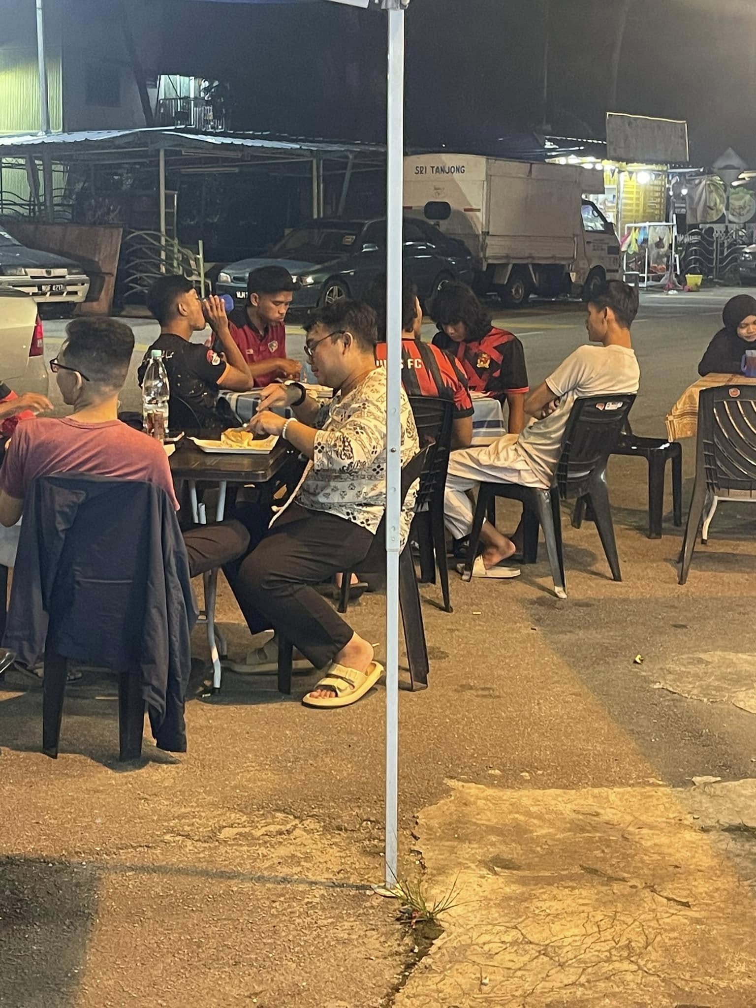 Glugoq Crispy Burger — Environment, Gelugor, Pulau Pinang
