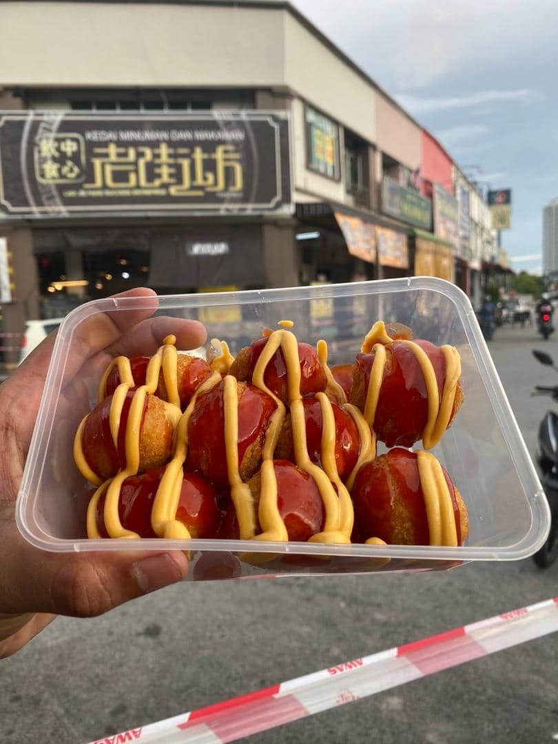 Burger Cheszyy Viral Apit MUU Yogaa — Food, Bukit Mertajam, Pulau Pinang