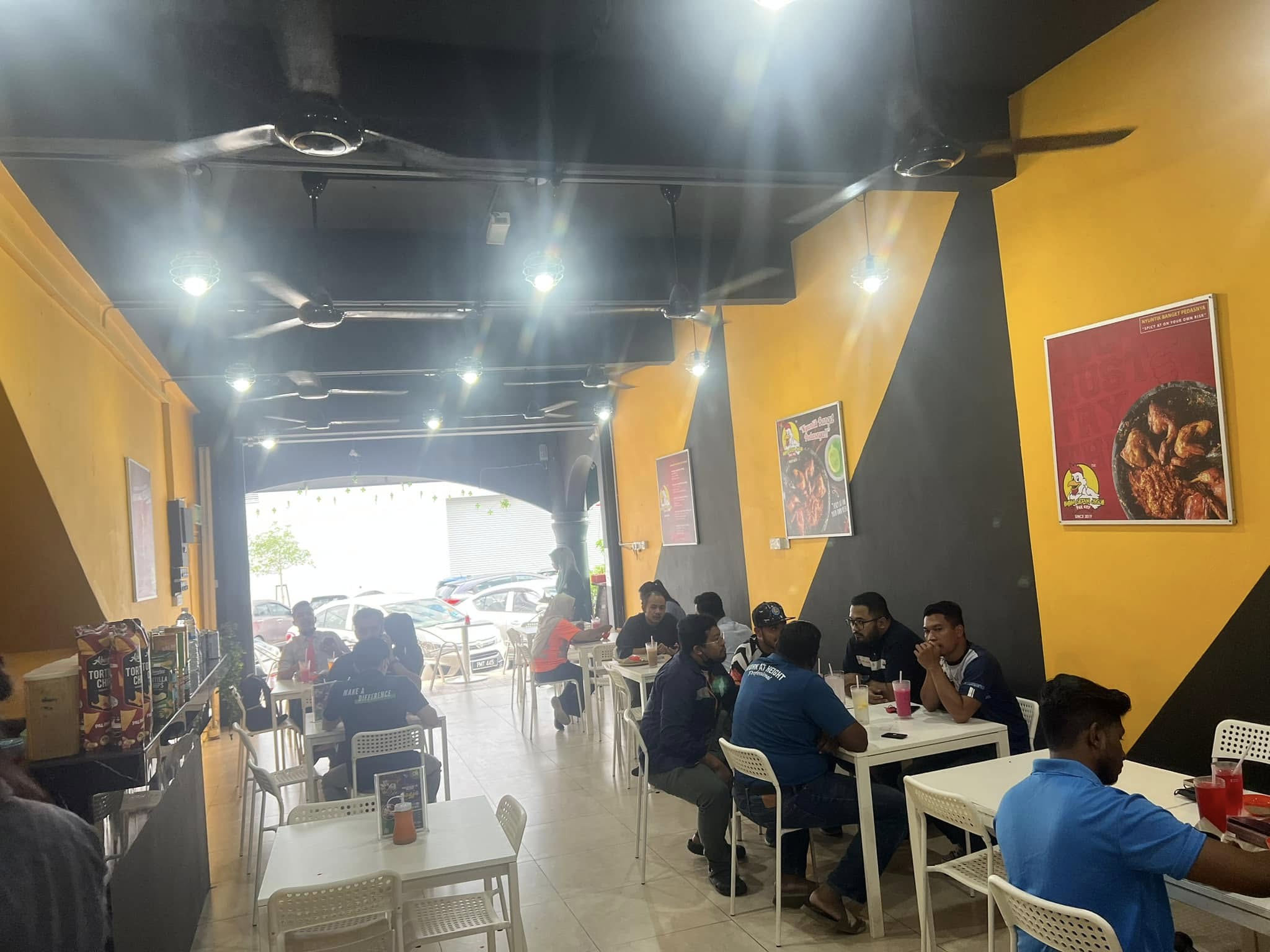 Ayam Gepuk Jogja Pak Ery @ Seberang Jaya — Environment, Perai, Pulau Pinang