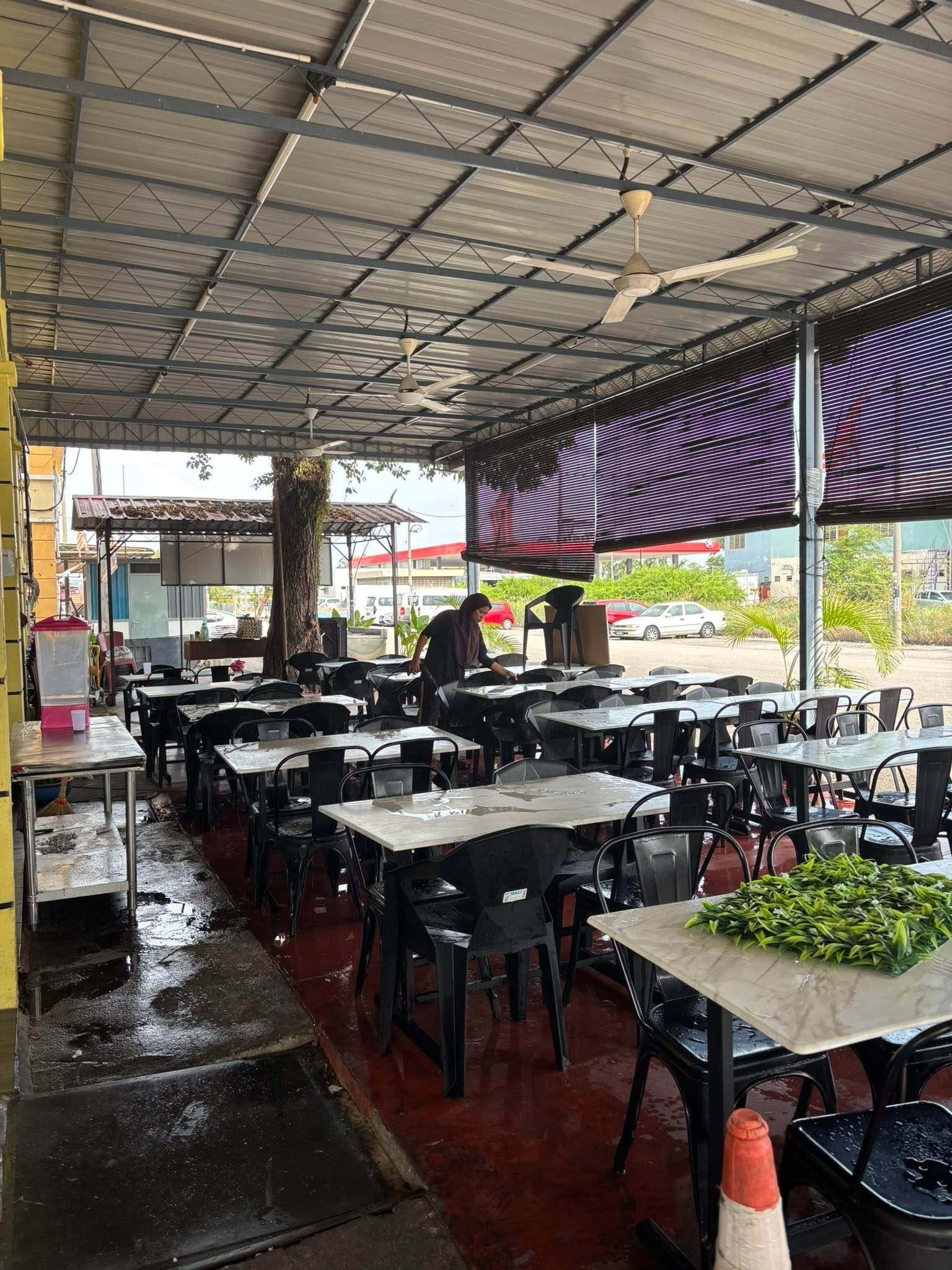 Restoran pak man kari kepala ikan — Environment, Kepala Batas, Pulau Pinang