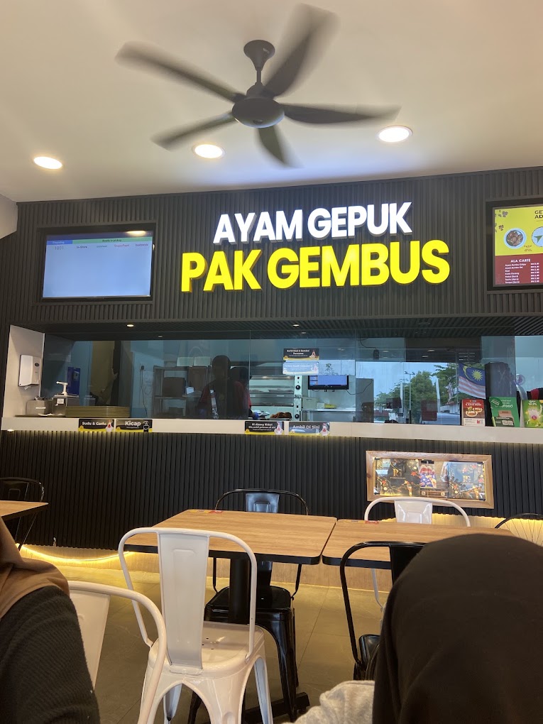 Ayam gepuk Pak Gembus Bertam — Environment, Kepala Batas, Pulau Pinang