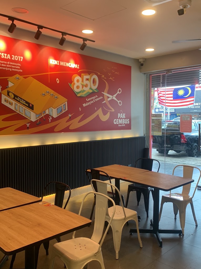 Ayam gepuk Pak Gembus Bertam — Environment, Kepala Batas, Pulau Pinang