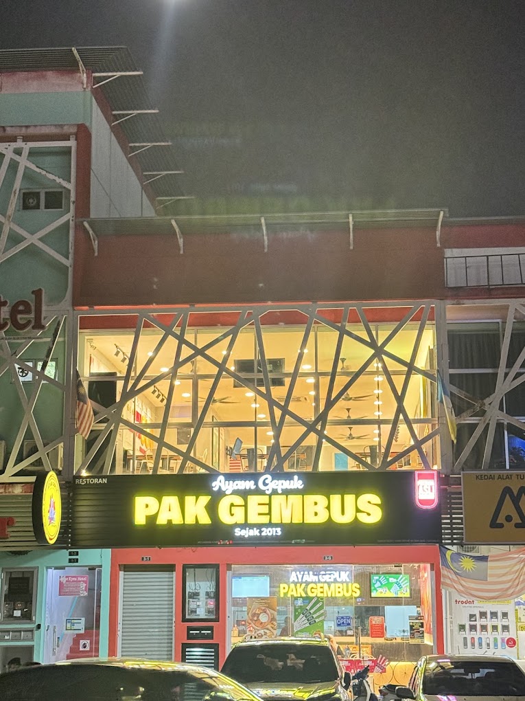 Ayam gepuk Pak Gembus Bertam — Environment, Kepala Batas, Pulau Pinang