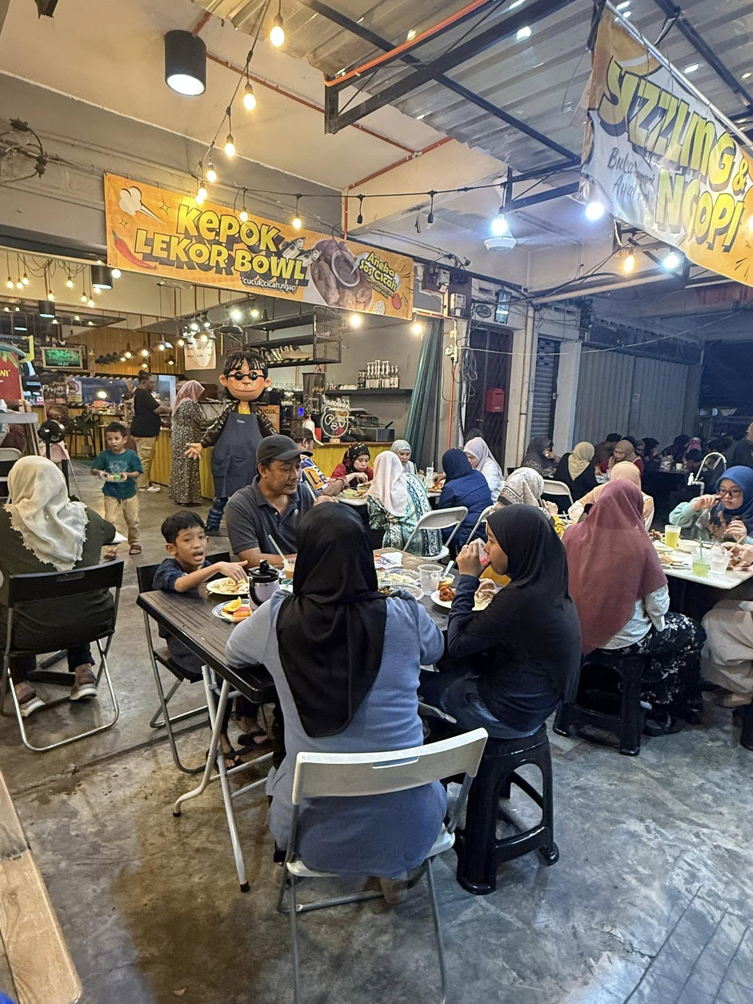 Lomaq Coffee — Environment, Perai, Pulau Pinang