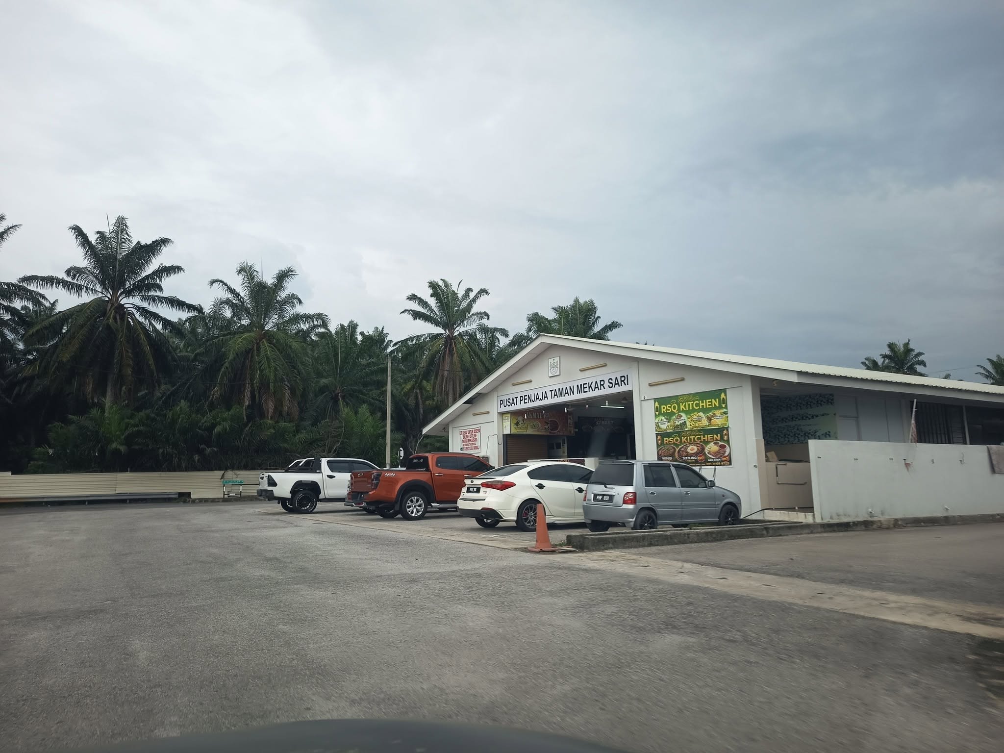 Foodcourt Mekar Sari Kepala Batas
