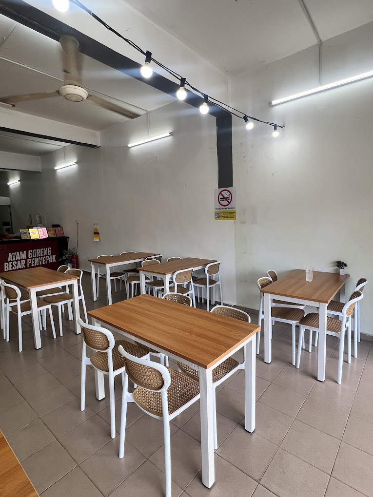 MOMIQA BIG CHCIKEN KEPALA BATAS PENANG — Environment, Kepala Batas, Pulau Pinang