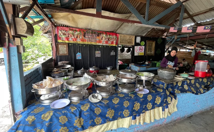 Gerai Makan Ikan Bawal Kak Mah & Abg Din